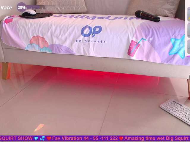 Accedi alla chat con il nickname SallyeLeins SallyeLeins