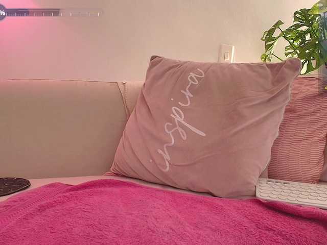 Entra en el chat con el modelo SallyeLeins SallyeLeins