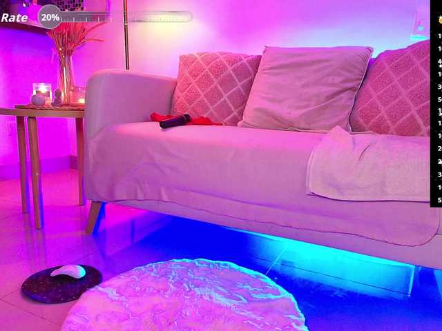 Gratis Live Sexcam mit SallyeLeins SallyeLeins