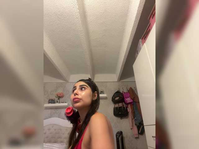 Entrez le videochat erotique avec le
modèle SallyeLeins SallyeLeins