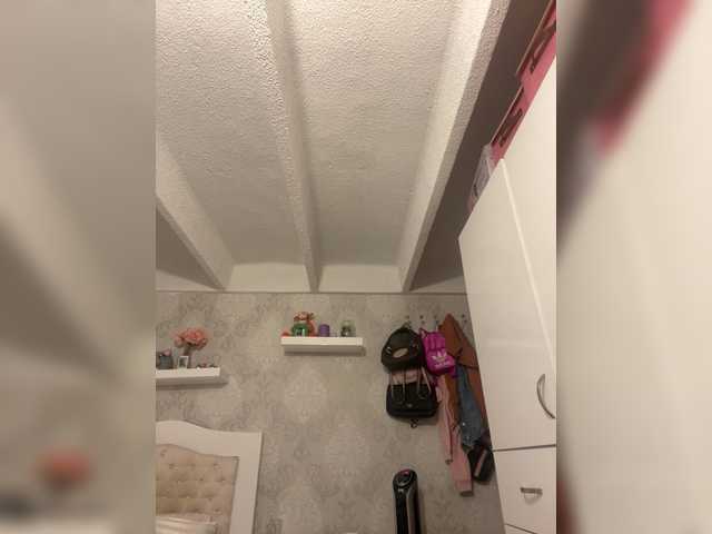 Entra en el chat con el modelo SallyeLeins SallyeLeins