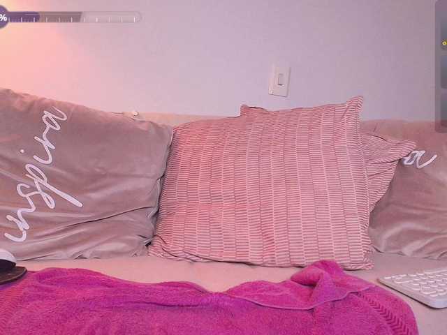 Gratis Live Sexcam mit SallyeLeins SallyeLeins