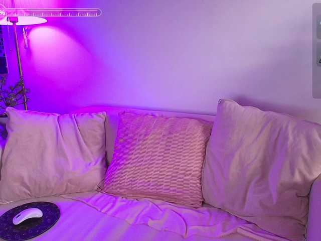 Entra en el chat con el modelo SallyeLeins SallyeLeins