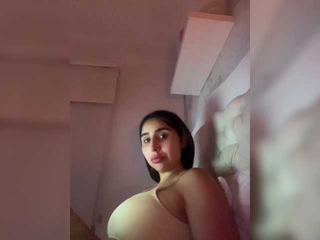 Entra en el chat con el modelo SallyeLeins SallyeLeins