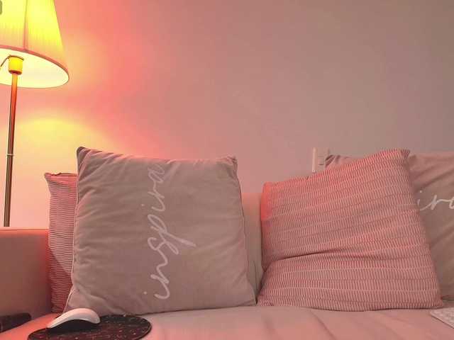 Entra en el chat con el modelo SallyeLeins SallyeLeins