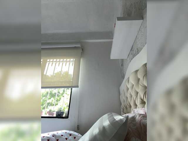 Entra en el chat con el modelo SallyeLeins SallyeLeins