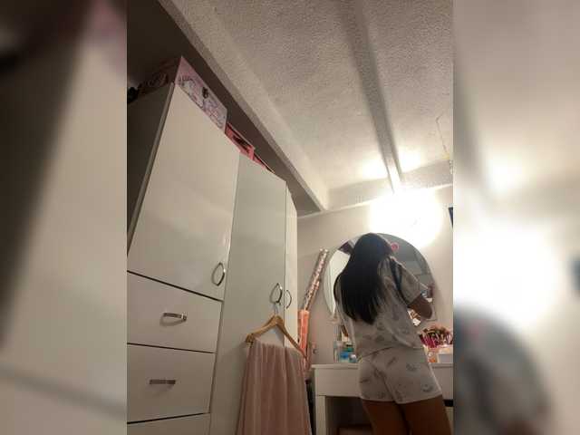 Entrez le videochat erotique avec le
modèle SallyeLeins SallyeLeins