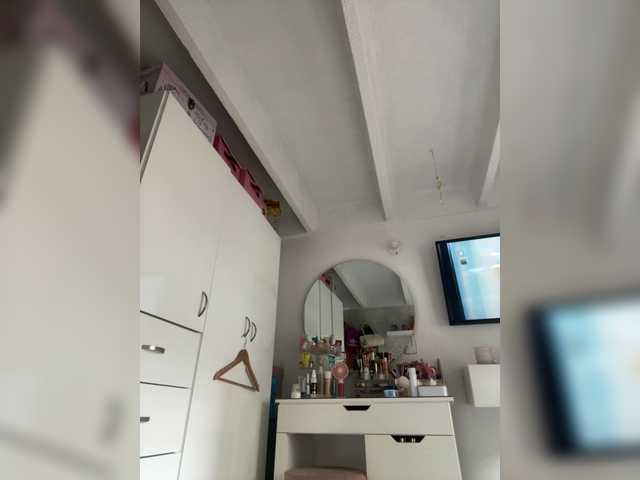 Gratis Live Sexcam mit SallyeLeins SallyeLeins