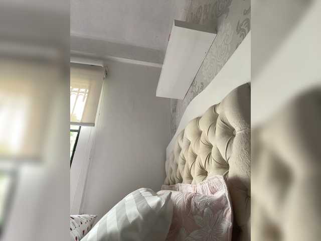 Entra en el chat con el modelo SallyeLeins SallyeLeins