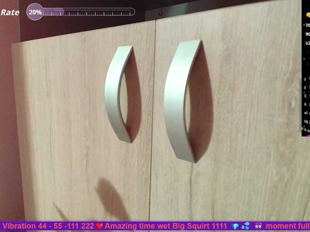 Accedi alla chat con il nickname SallyeLeins SallyeLeins