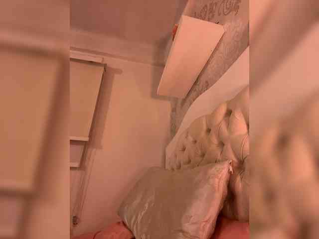 SallyeLeins webcam