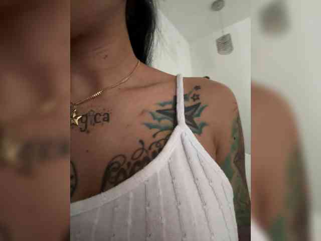 Juanita-Fox webcam