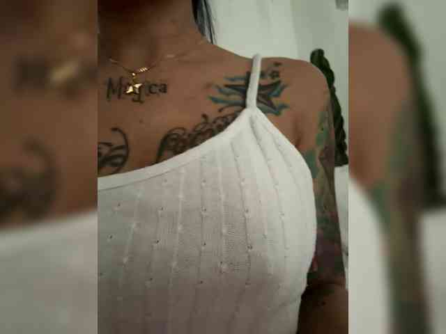 Juanita-Fox webcam