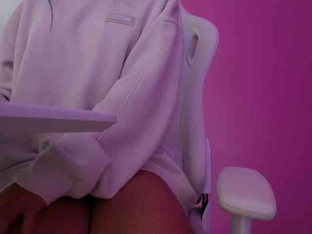 Juanita-Fox webcam