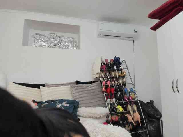 JuliaHayes webcam