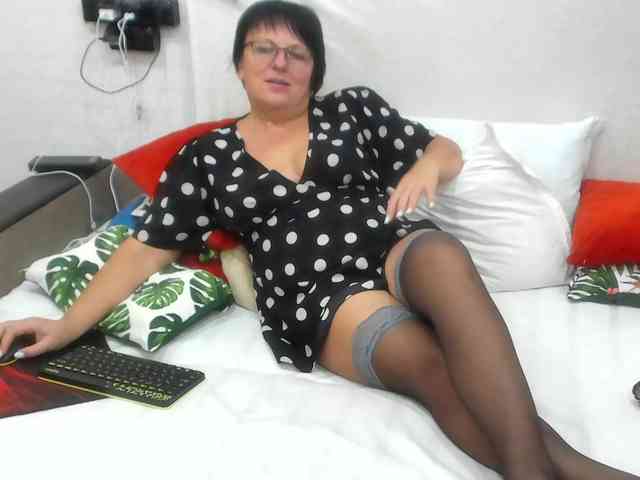 KyliePage1 webcam