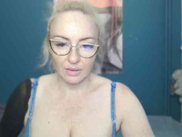 NADINNNE webcam