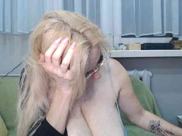 NADINNNE webcam