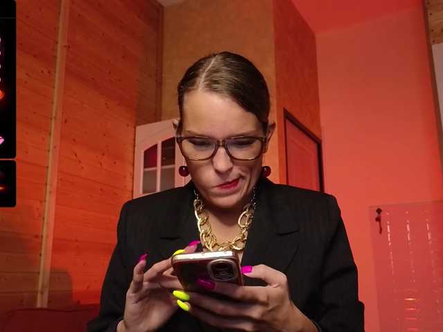 Findom_Lady_Shine webcam