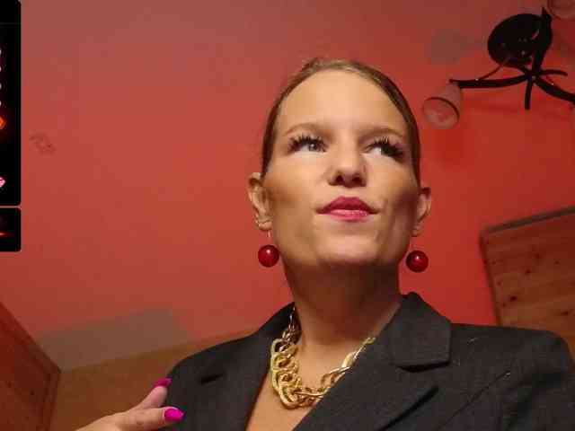 Findom_Lady_Shine webcam