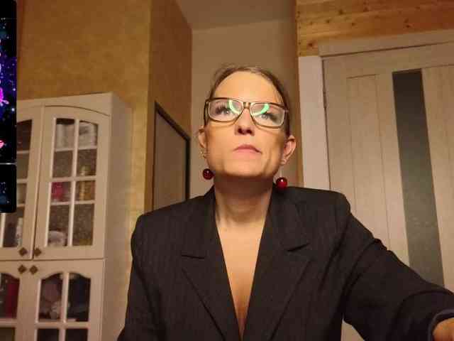 Findom_Lady_Shine webcam