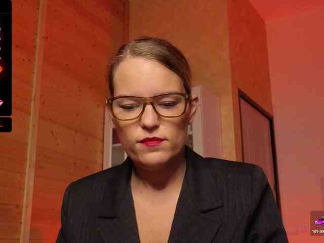 Findom_Lady_Shine webcam