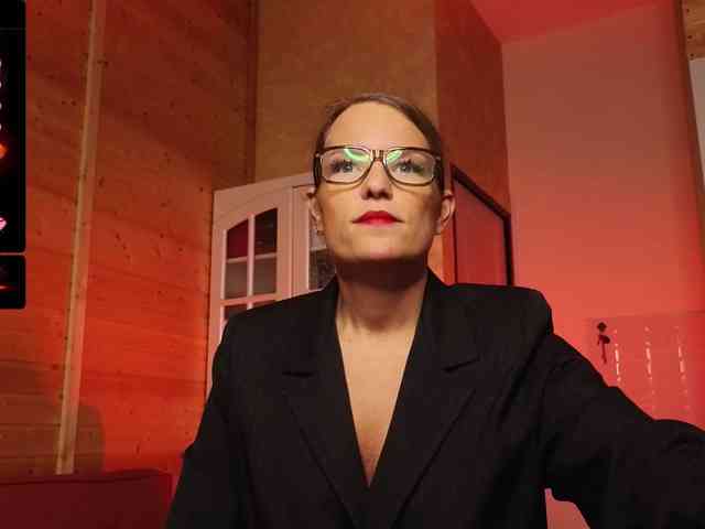 Findom_Lady_Shine webcam