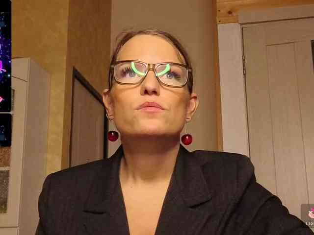 Findom_Lady_Shine webcam