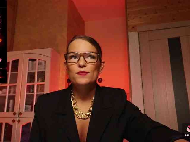 Findom_Lady_Shine webcam