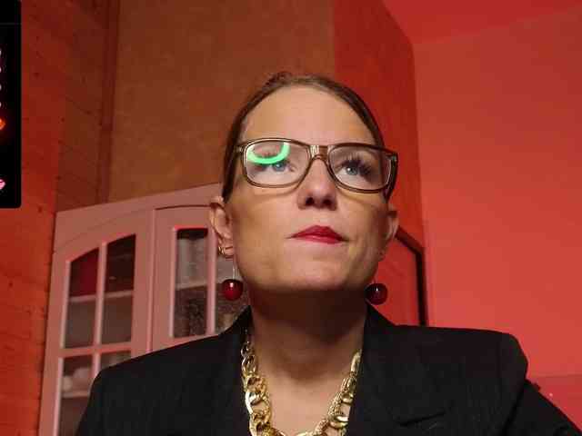 Findom_Lady_Shine webcam