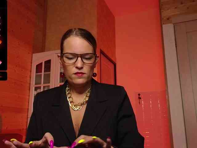 Findom_Lady_Shine webcam