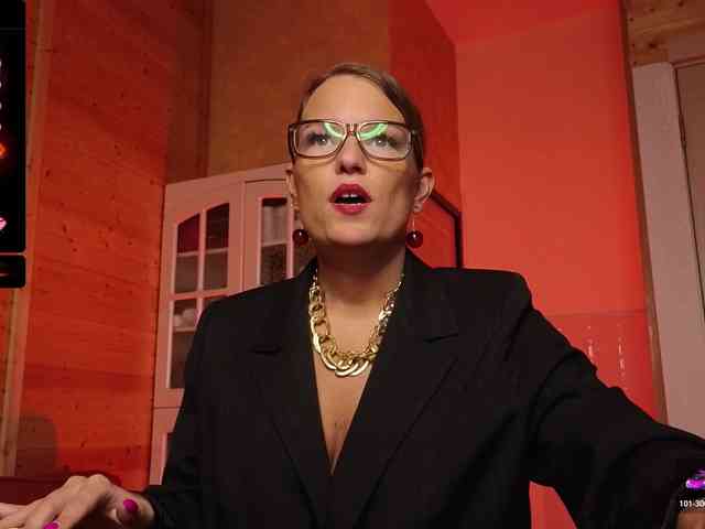 Findom_Lady_Shine webcam