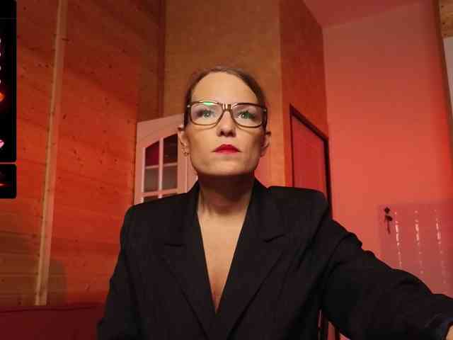 Findom_Lady_Shine webcam