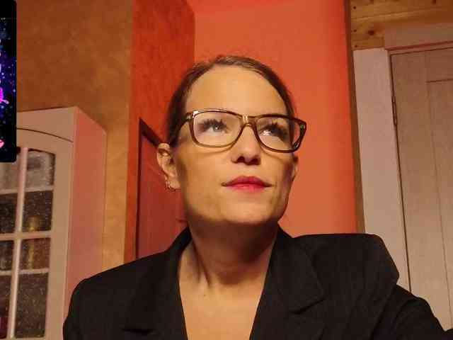 Findom_Lady_Shine webcam