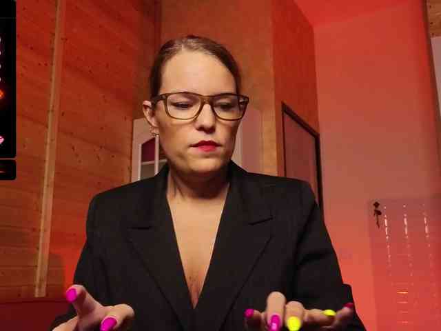 Findom_Lady_Shine webcam