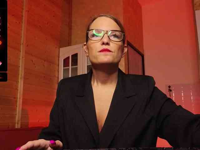 Findom_Lady_Shine webcam