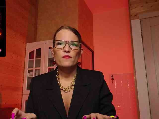 Findom_Lady_Shine webcam