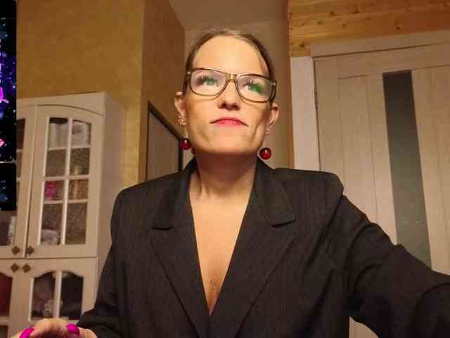 Findom_Lady_Shine webcam