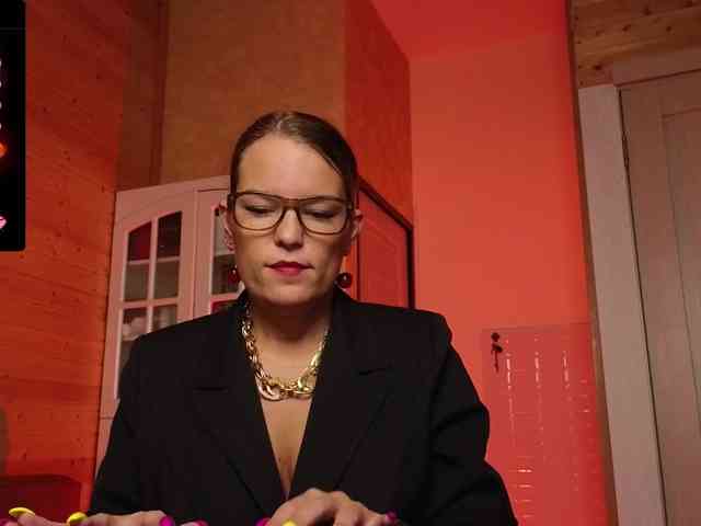 Findom_Lady_Shine webcam