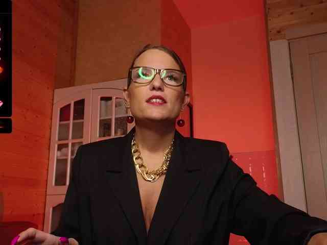 Findom_Lady_Shine webcam