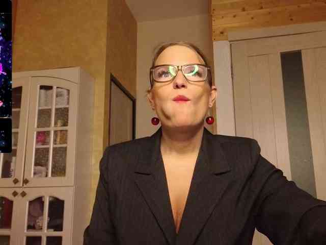 Findom_Lady_Shine webcam