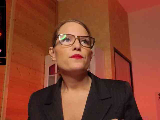 Findom_Lady_Shine webcam