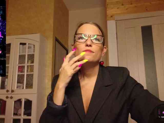 Findom_Lady_Shine webcam
