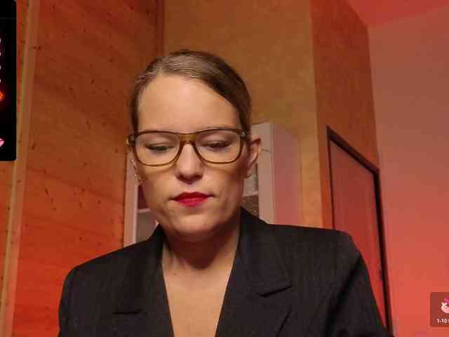 Findom_Lady_Shine webcam