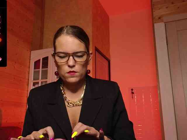 Findom_Lady_Shine webcam