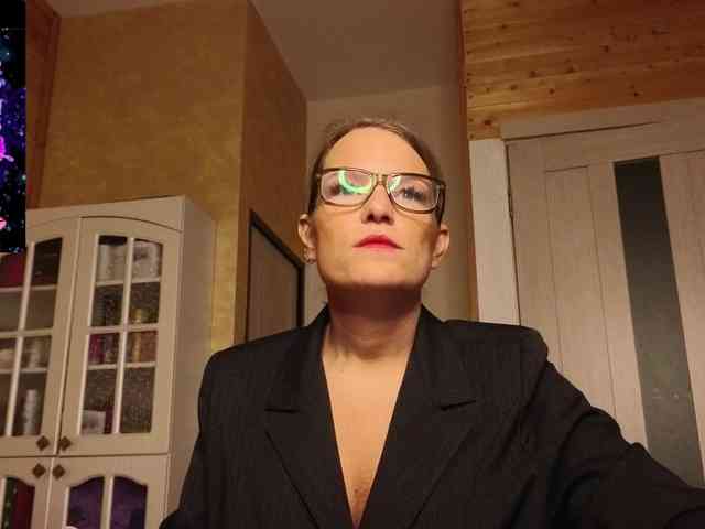 Findom_Lady_Shine webcam