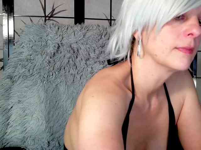 SweetLongLips webcam