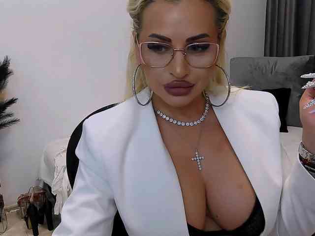 lovelyblondyx webcam