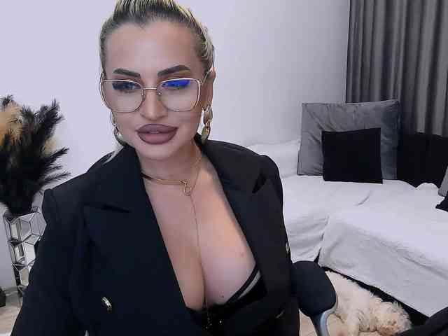 lovelyblondyx webcam