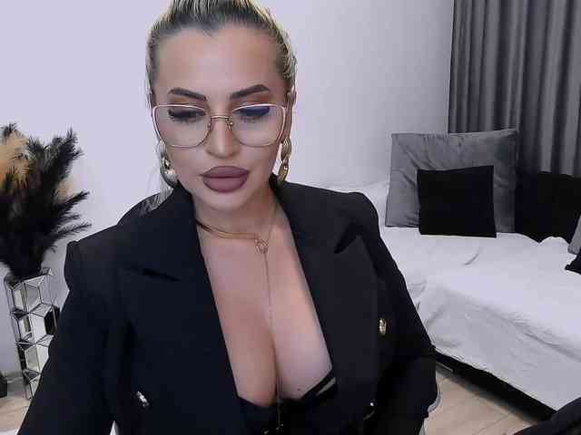 lovelyblondyx webcam